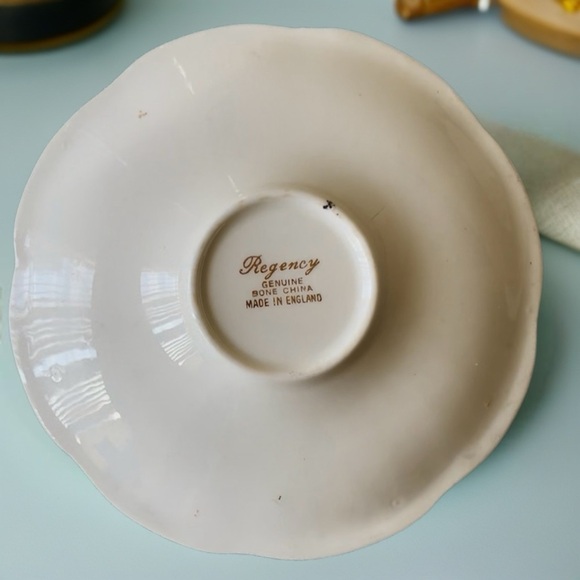 Vintage Queen Anne Gold-Trimmed Teacup and Saucer Set - Picture 8 of 9